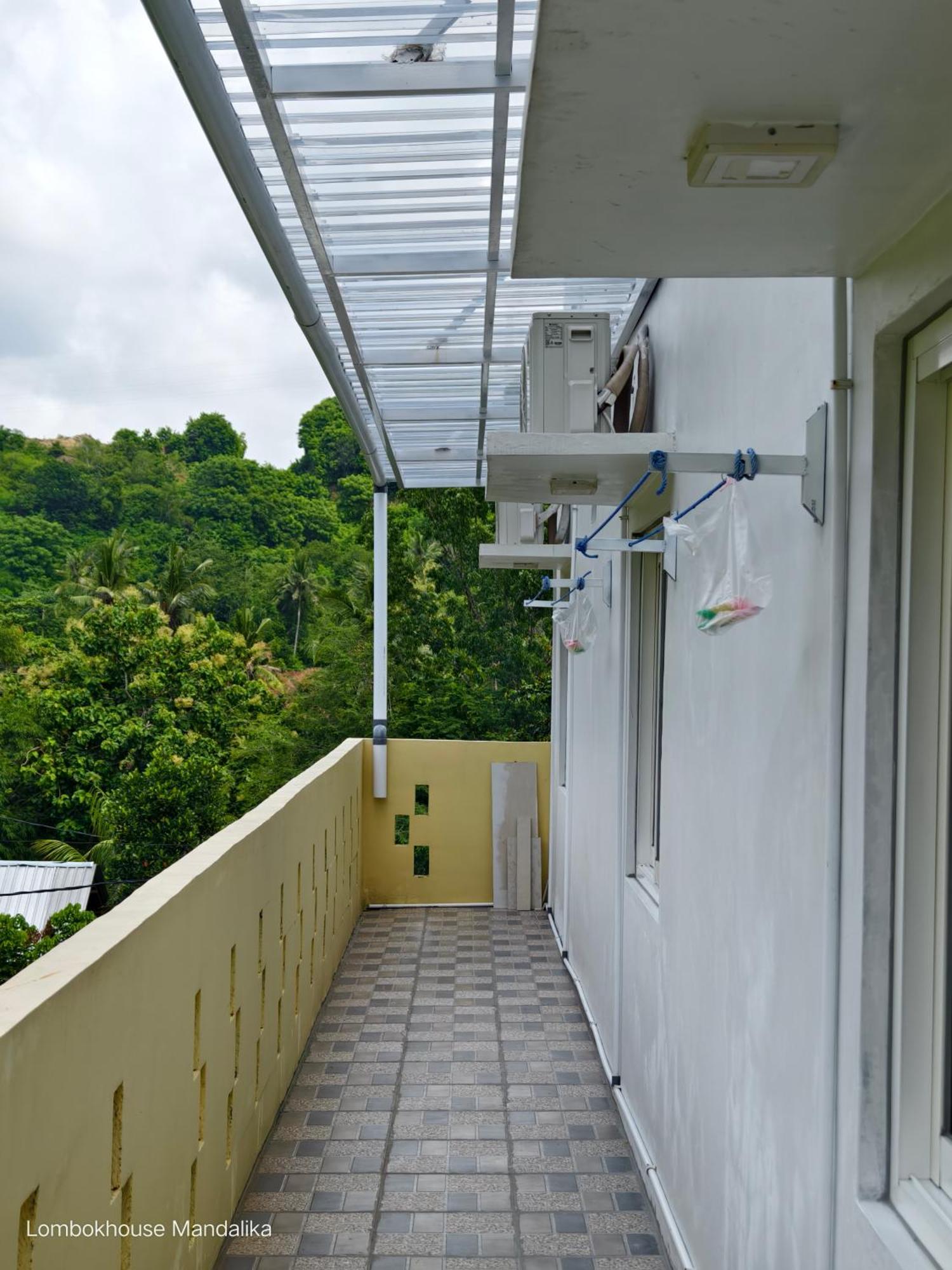 Lombokhouse Mandalika Hotel Kuta  Exterior photo